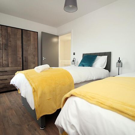 Delft - Spacious Home, High Speed Wi-Fi, Free Parking, Terrace Суиндън Екстериор снимка