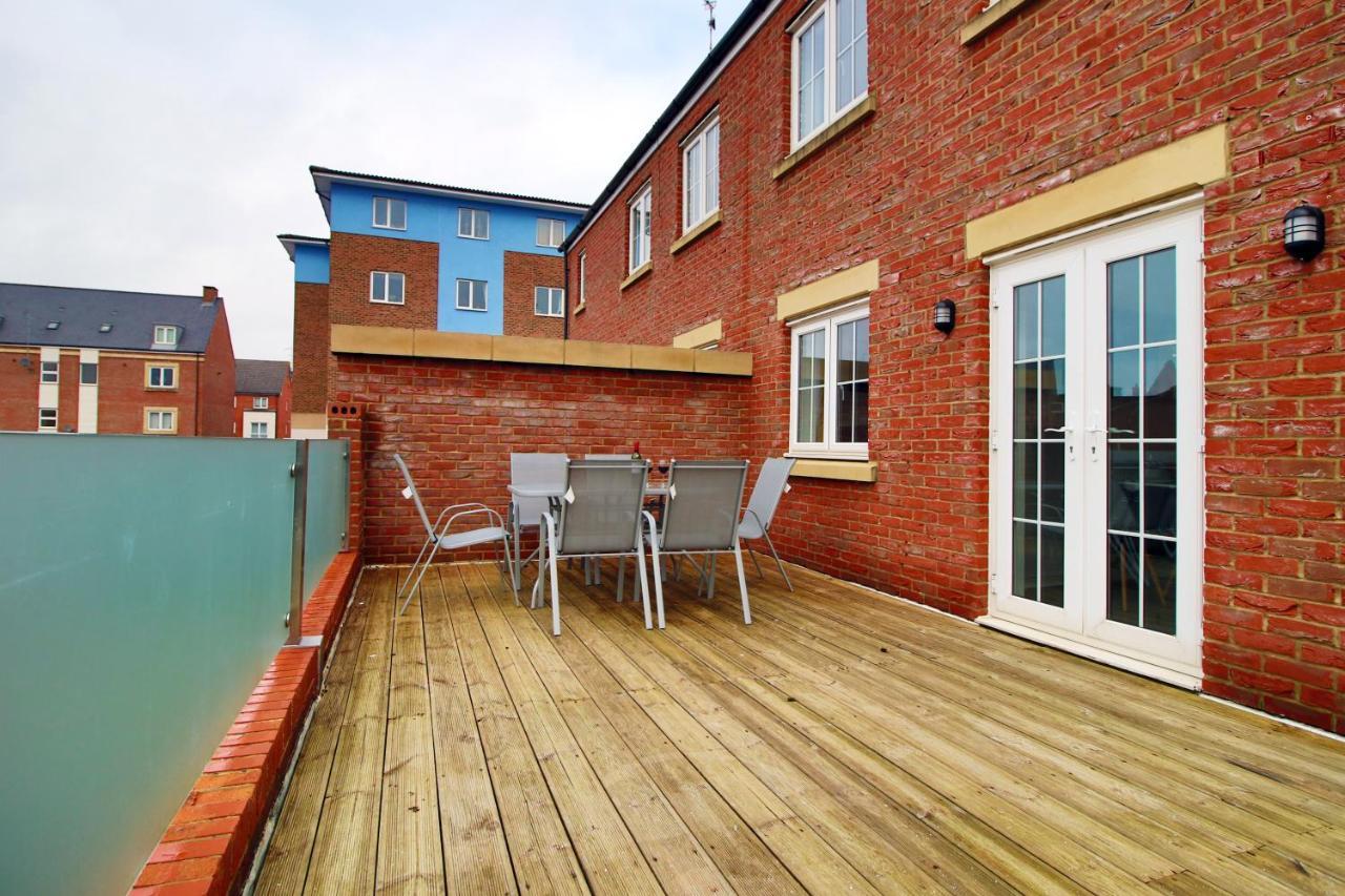 Delft - Spacious Home, High Speed Wi-Fi, Free Parking, Terrace Суиндън Екстериор снимка