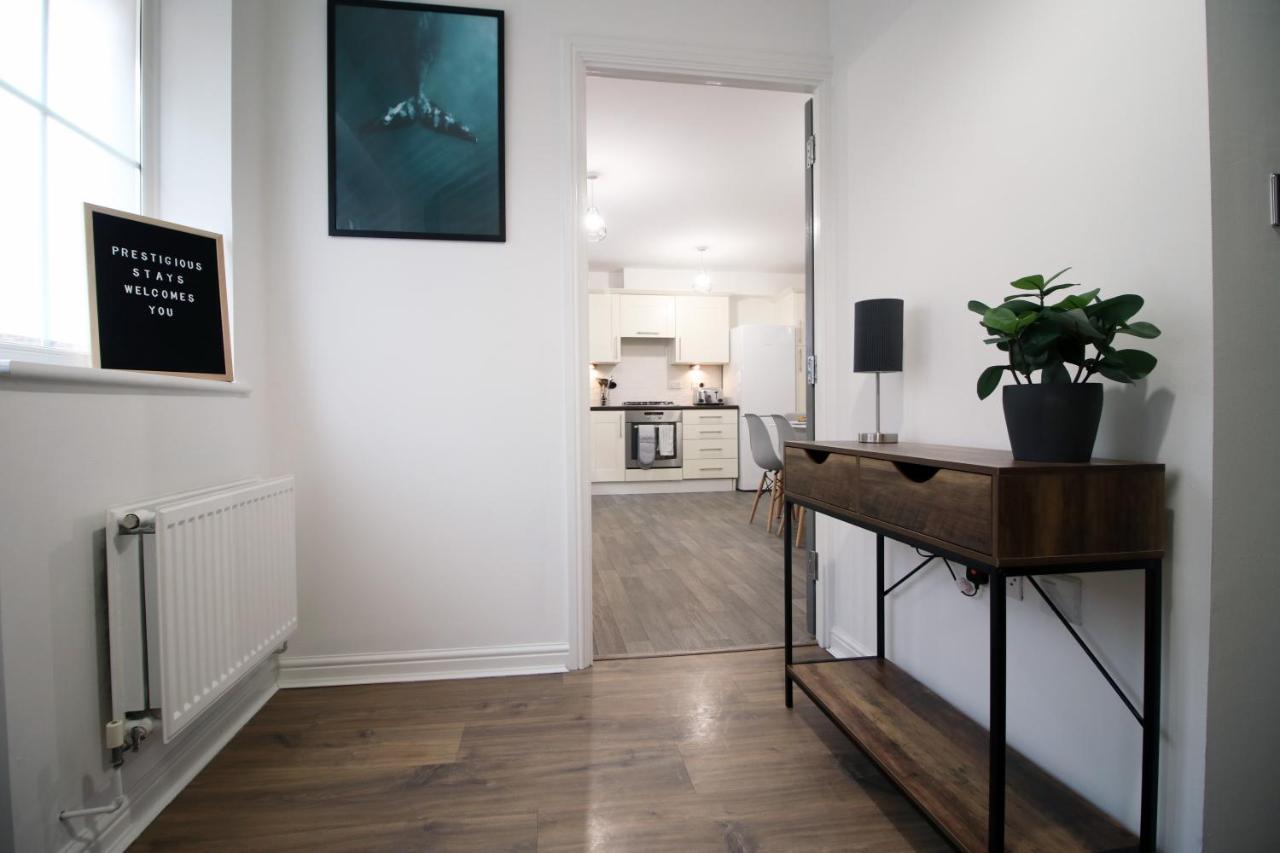 Delft - Spacious Home, High Speed Wi-Fi, Free Parking, Terrace Суиндън Екстериор снимка