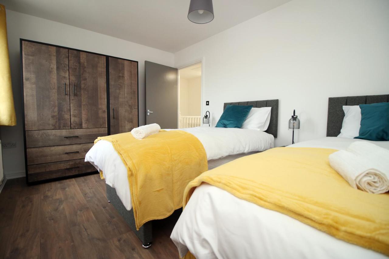 Delft - Spacious Home, High Speed Wi-Fi, Free Parking, Terrace Суиндън Екстериор снимка