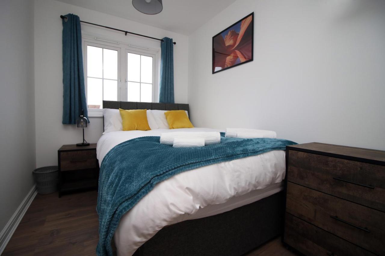 Delft - Spacious Home, High Speed Wi-Fi, Free Parking, Terrace Суиндън Екстериор снимка