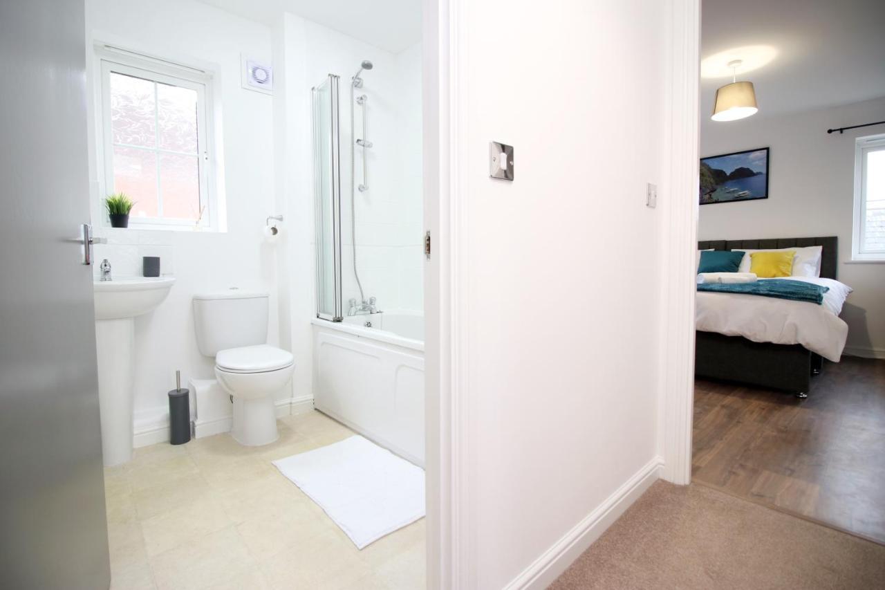 Delft - Spacious Home, High Speed Wi-Fi, Free Parking, Terrace Суиндън Екстериор снимка