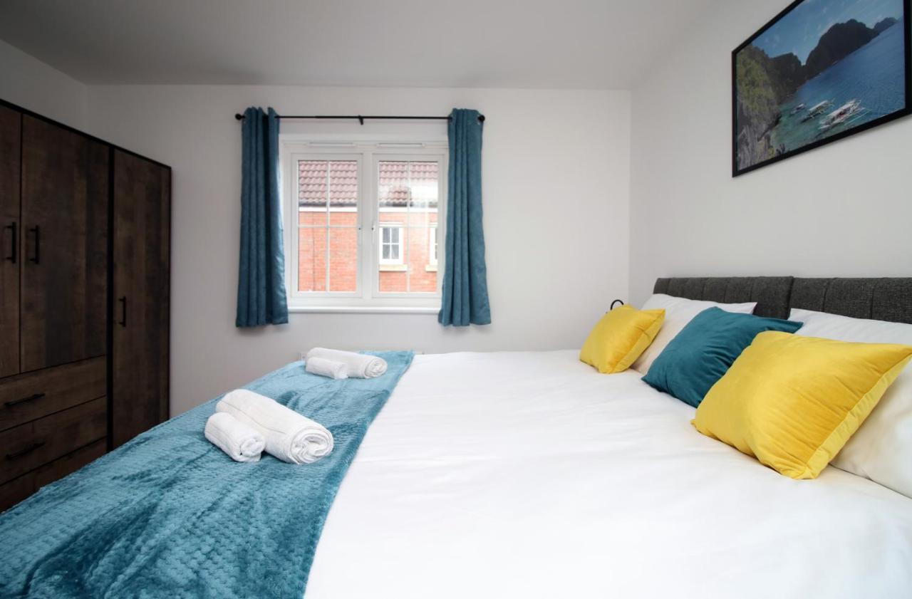 Delft - Spacious Home, High Speed Wi-Fi, Free Parking, Terrace Суиндън Екстериор снимка
