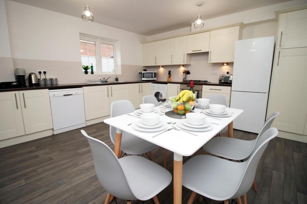 Delft - Spacious Home, High Speed Wi-Fi, Free Parking, Terrace Суиндън Екстериор снимка