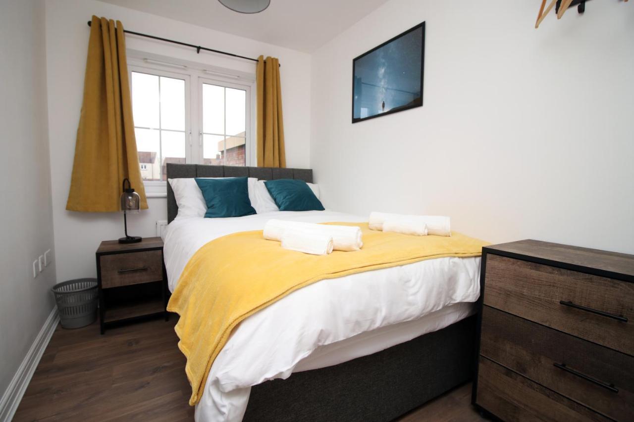 Delft - Spacious Home, High Speed Wi-Fi, Free Parking, Terrace Суиндън Екстериор снимка
