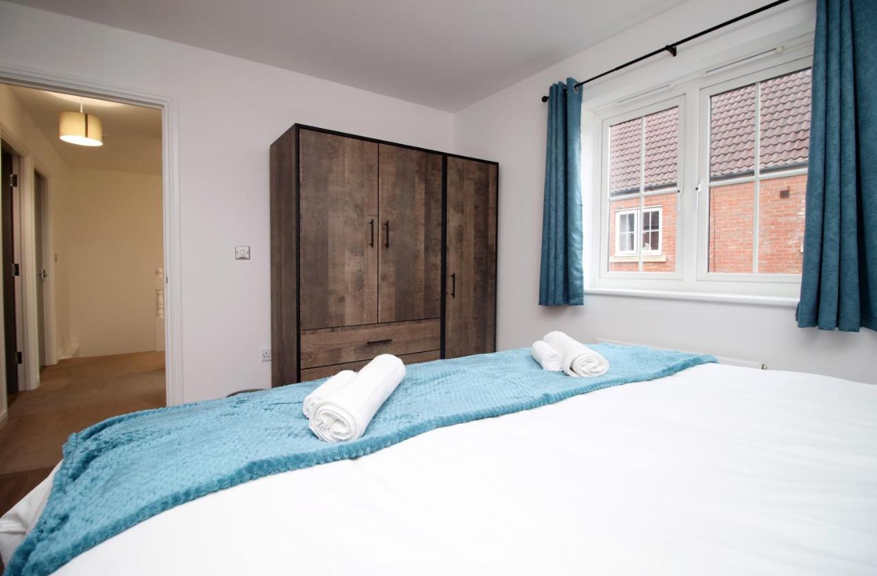 Delft - Spacious Home, High Speed Wi-Fi, Free Parking, Terrace Суиндън Екстериор снимка