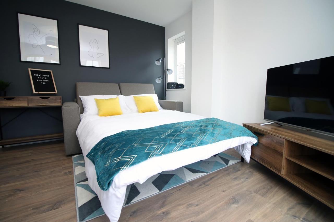 Delft - Spacious Home, High Speed Wi-Fi, Free Parking, Terrace Суиндън Екстериор снимка