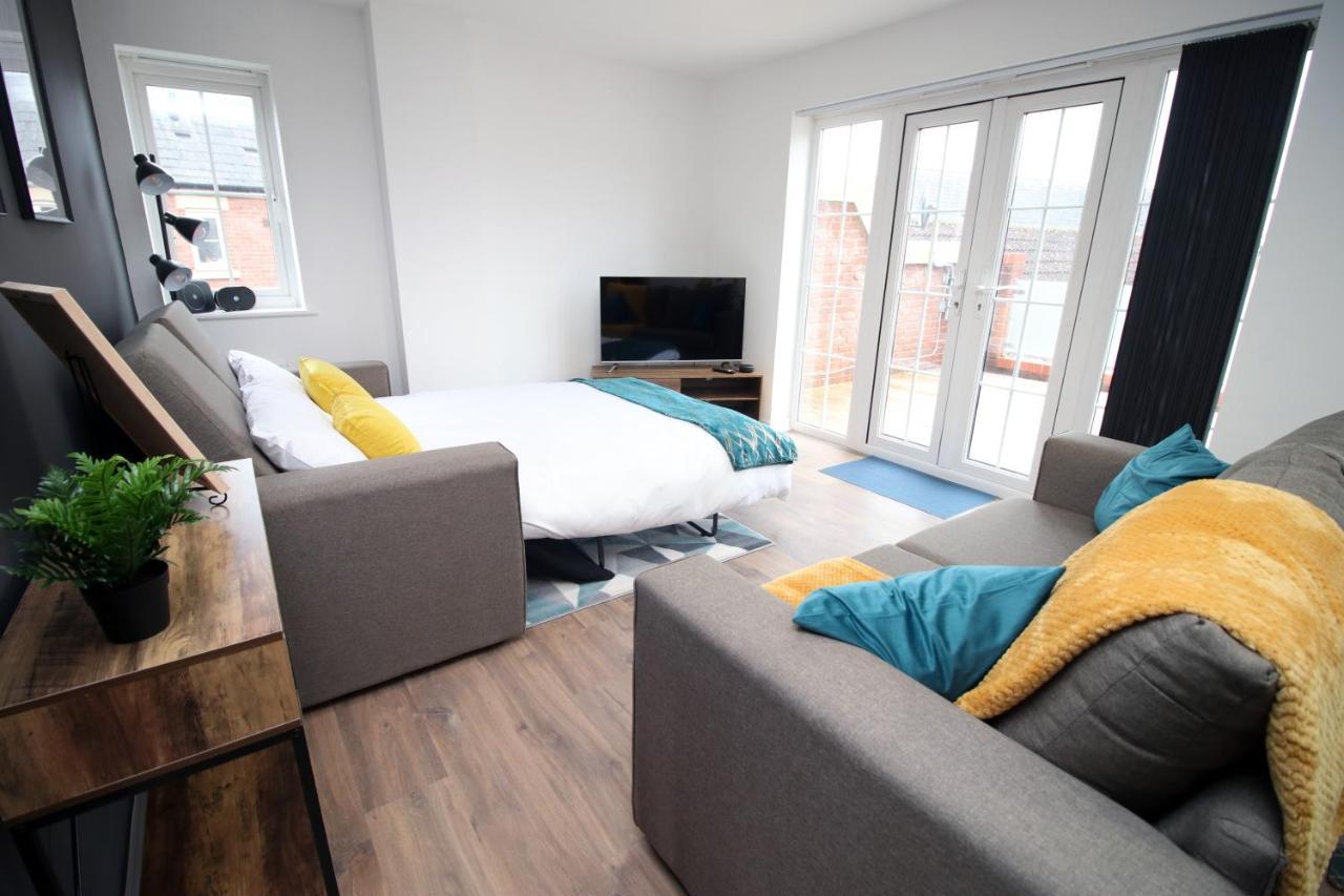 Delft - Spacious Home, High Speed Wi-Fi, Free Parking, Terrace Суиндън Екстериор снимка