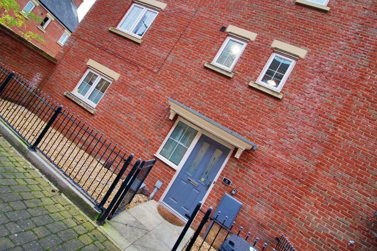 Delft - Spacious Home, High Speed Wi-Fi, Free Parking, Terrace Суиндън Екстериор снимка